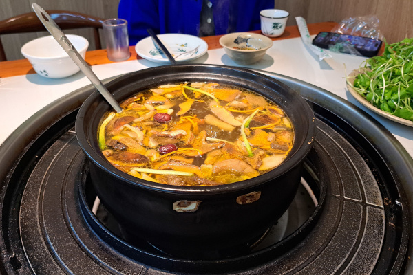 野生菌菇火鍋